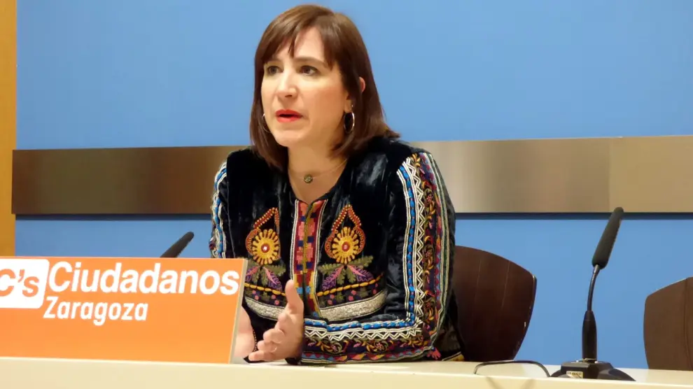 La portavoz del grupo municipal de Ciudadanos, Sara Fernández,  pide priorizar las necesidades de los zaragozanos.