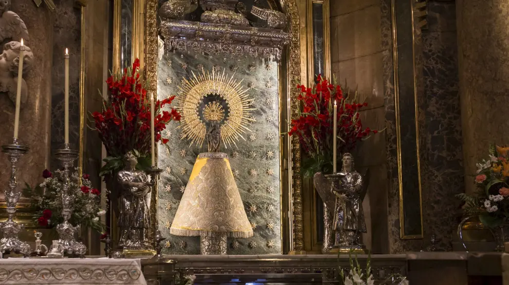 La Virgen del Pilar, en su capilla de la basílica.