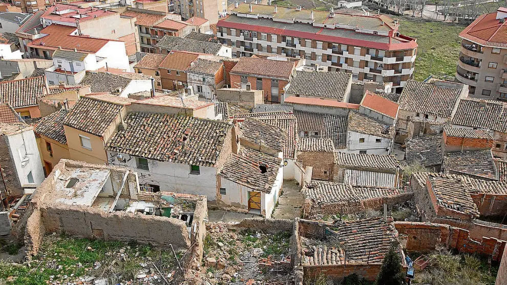 Vista desde el castillo palacio del Papa Luna de las viviendas del casco antiguo de lllueca.