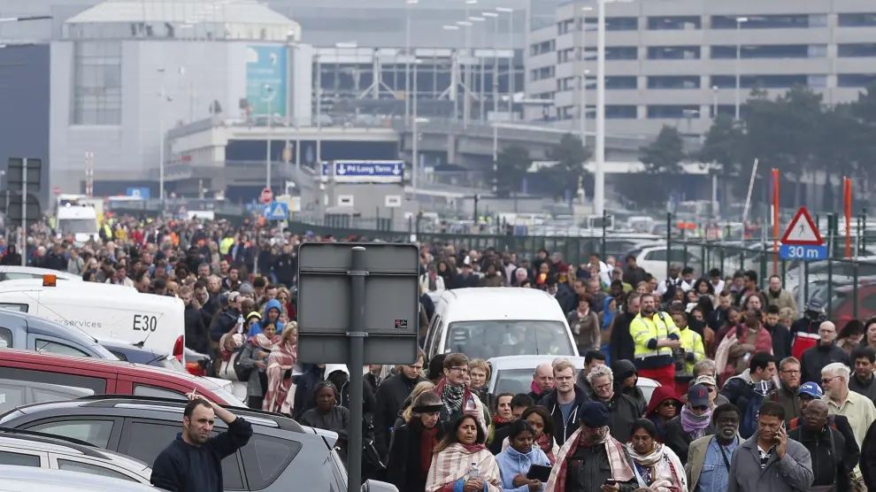 Imágenes de la evacuación del aeropuerto de Zaventem tras los atentados en Bruselas.