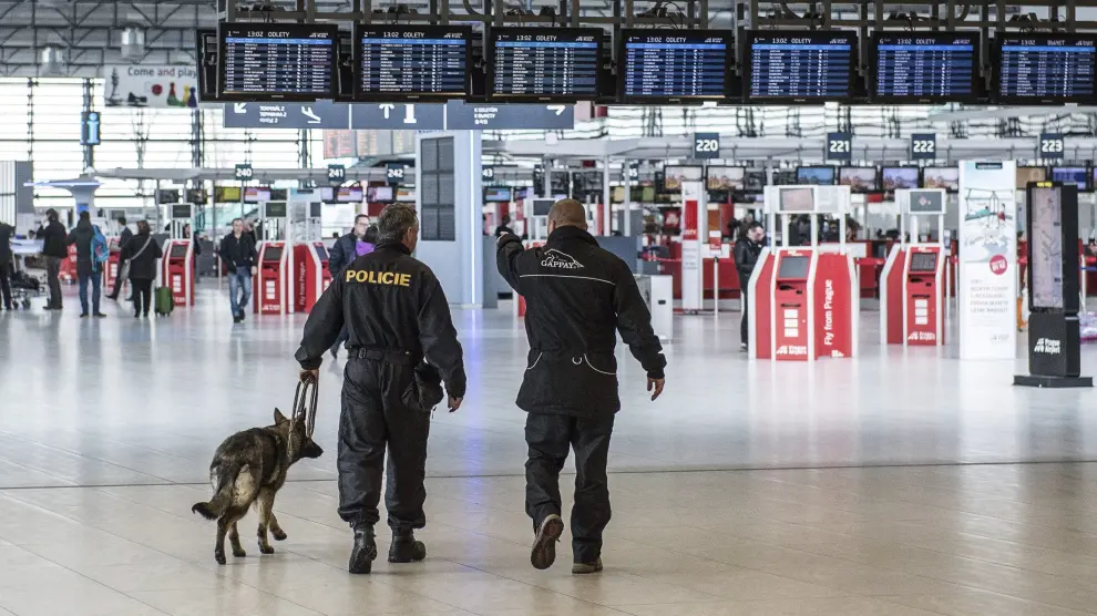 Aumenta la seguridad en los aeropuertos tras los atentados