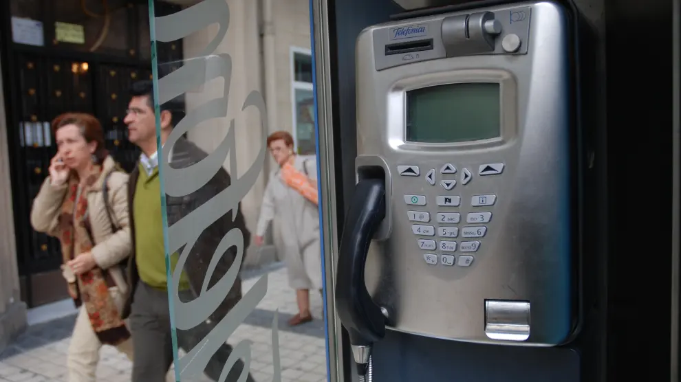 Medio millar de cabinas telefónicas sobreviven en Aragón