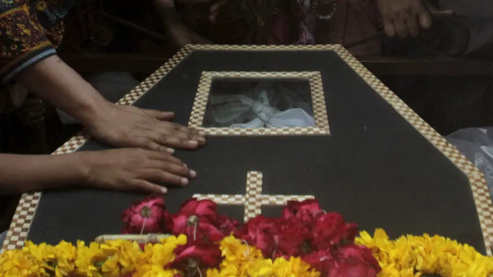 Lahore entierra a sus muertos mientras las autoridades prometen seguridad