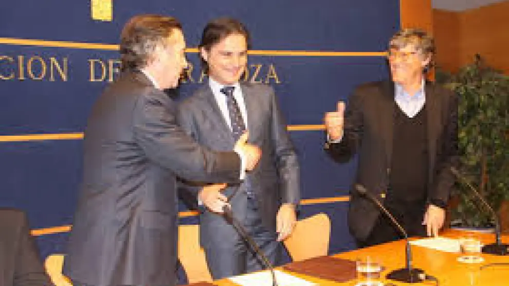 Simón Casas junto a Ignacio Lloret, tras firmar el contrato de gestión de La Misericordia.