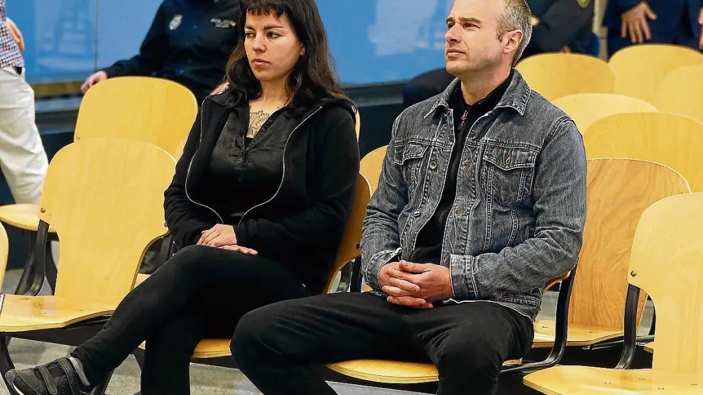 Los autores del atentado, Mónica Caballero y Francisco Solar, durante la celebración del juicio.