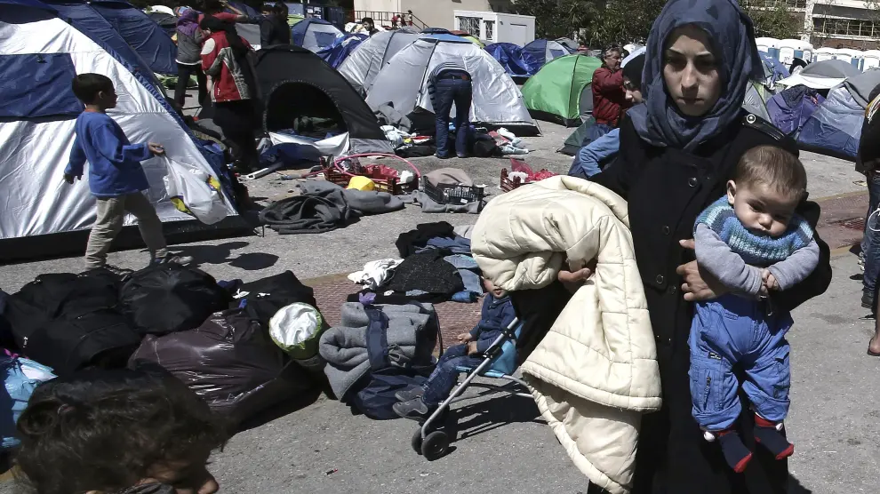 Refugiados en el Puerto del Pireo en Grecia.