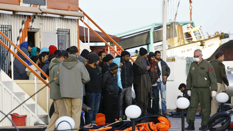 Llegada de refugiados a la isla turca de Dikili