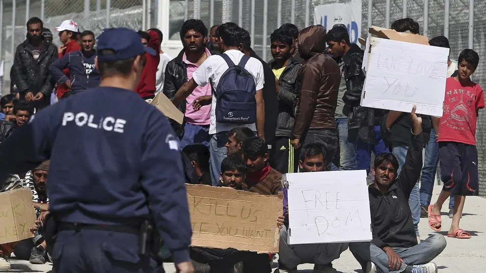 Inmigrantes y refugiados en la isla de Lesbos.