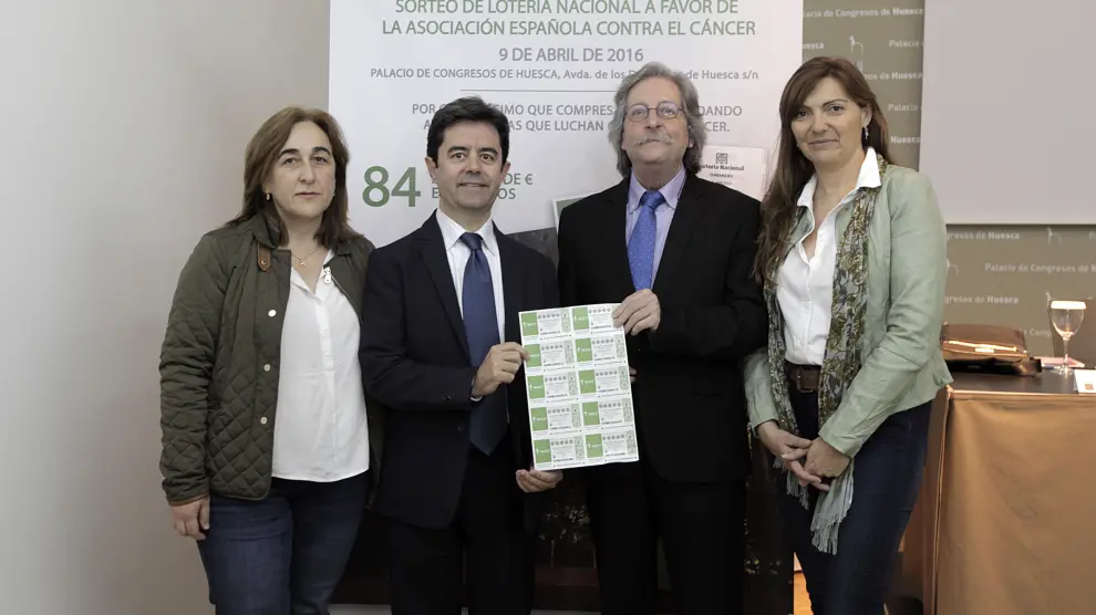 Presentación del sorteo de Lotería Nacional a favor de la Asociación contra el Cáncer en Huesca