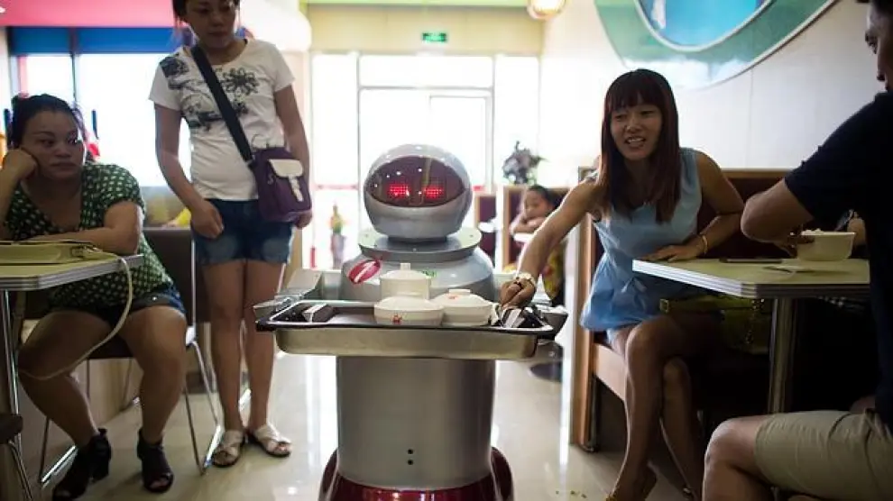Los restaurantes despiden a sus camareros robot