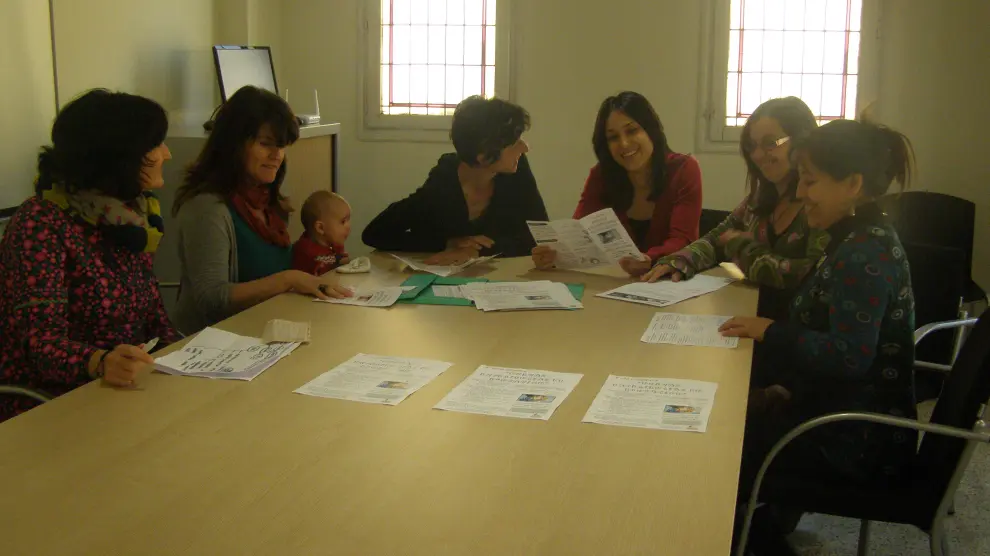 Varias integrantes de la asociación 'Criando Girasoles', promotora de las jornadas en Tarazona, durante una reunión.