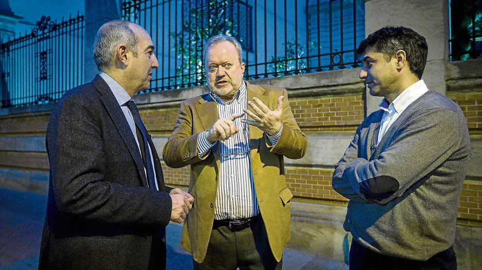 Domingo Aguerri, Ricardo Arregui y Óscar Mainer, el pasado miércoles en la calle Costa de Zaragoza.