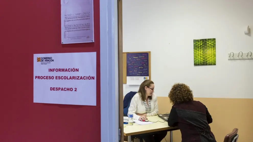 El CIFE Juan de Lanuza (Zaragoza) ofrece información a las familias sobre el proceso de escolarización.