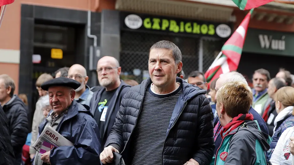 El líder de EH Bildu Arnaldo Otegi (c) en la manifestación de expresos y antiguos huidos de ETA