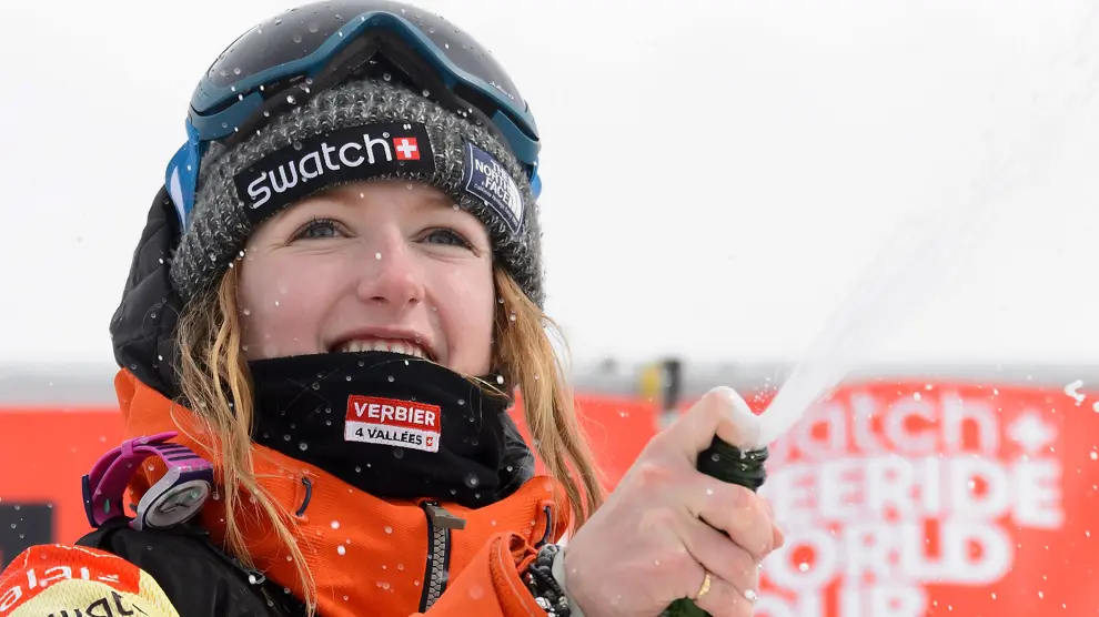 Estelle Balet, campeona del mundo de snowboard extremo, ha muerto a los 21 años en una avalancha.