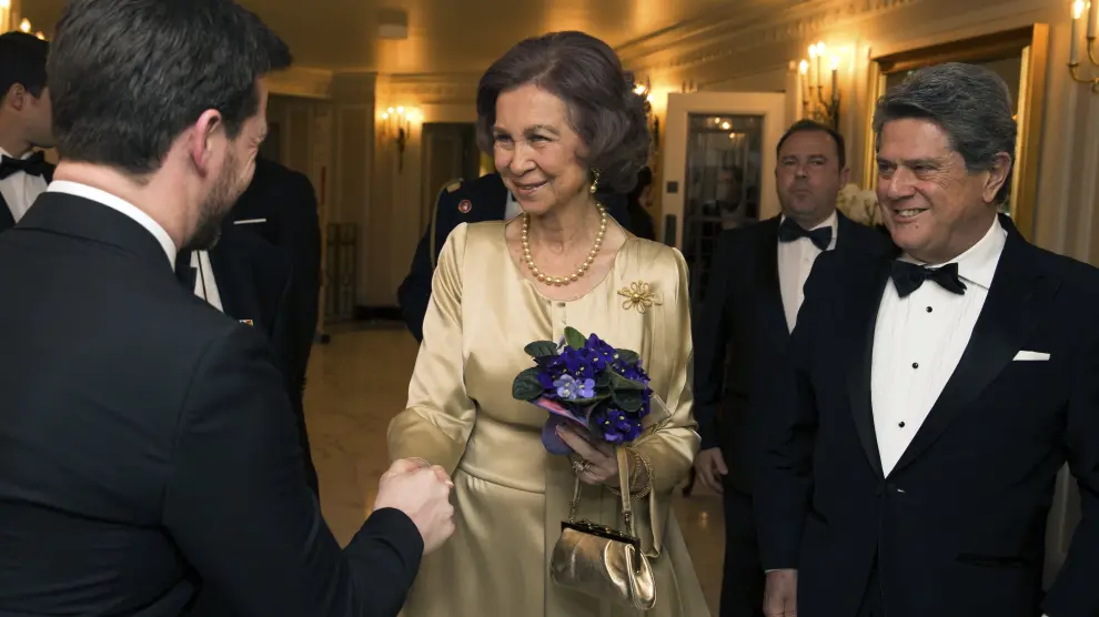 La Reina Sofía durante su llegada a la gala de la British Spanish Society en Londres.