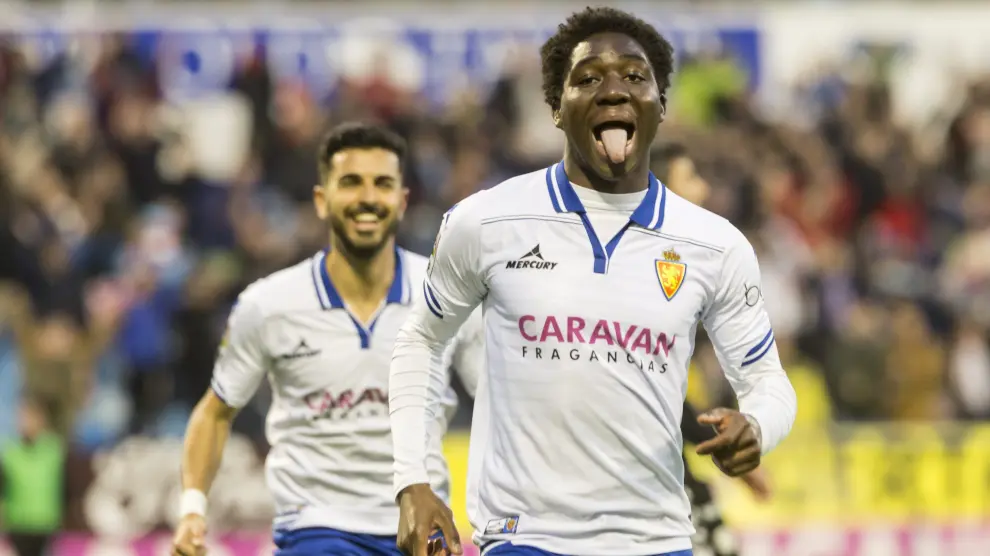 Dongou celebra su primer y último gol con el Real Zaragoza, ante el Lugo