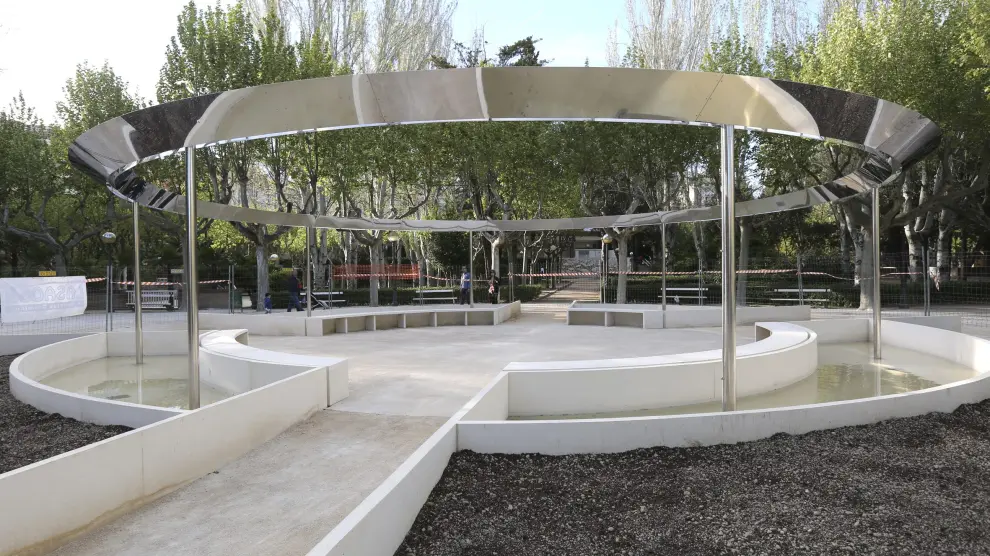La estructura de la fuente, junto a la entrada del parque por Juan XXIII, está prácticamente terminada.
