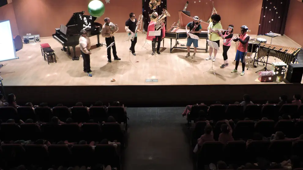 Una de las actuaciones musicales para los colegios en el auditorio del Conservatorio de Huesca.