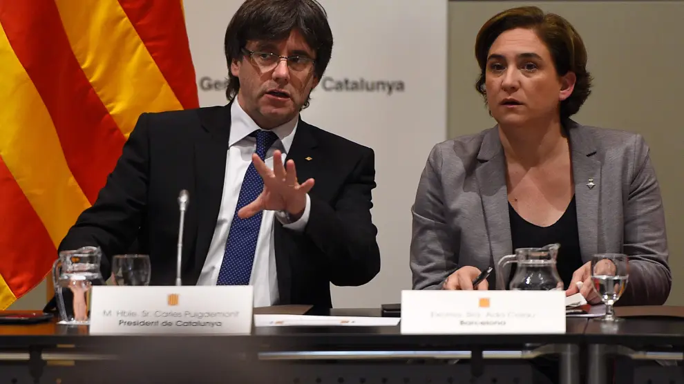 Carles Puigdemont y Ada Colau.
