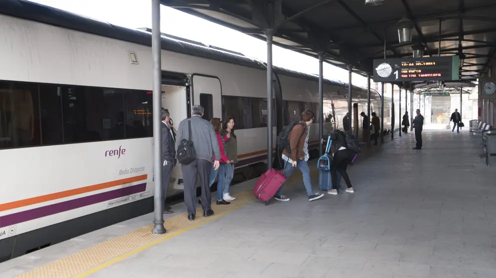 Menos viajeros. El número de viajeros en el trayecto Zaragoza-Teruel-Valencia ha caído un 20% en los últimos tres años.