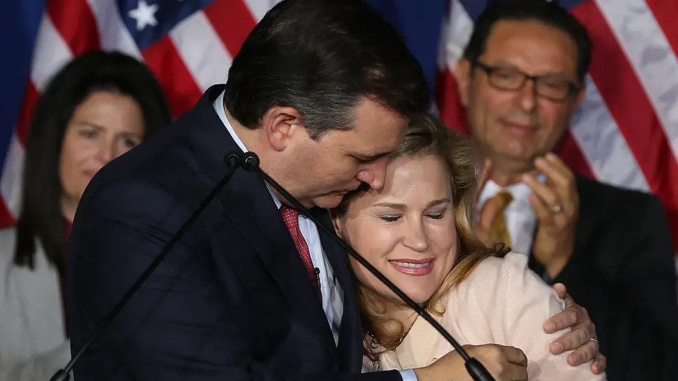 Ted Cruz junto a su esposa Heidi Cruz.