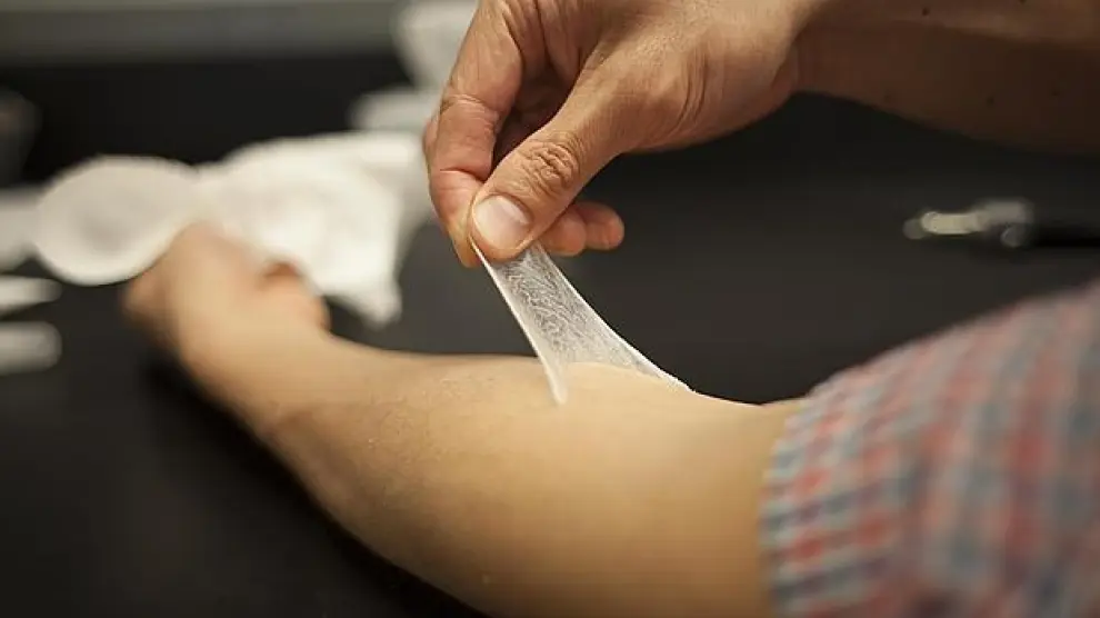 Así es la piel de polímero de silicona desarrollada en el MIT.
