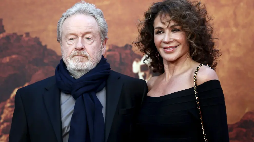 El cineasta Ridley Scott, acompañado de su esposa.