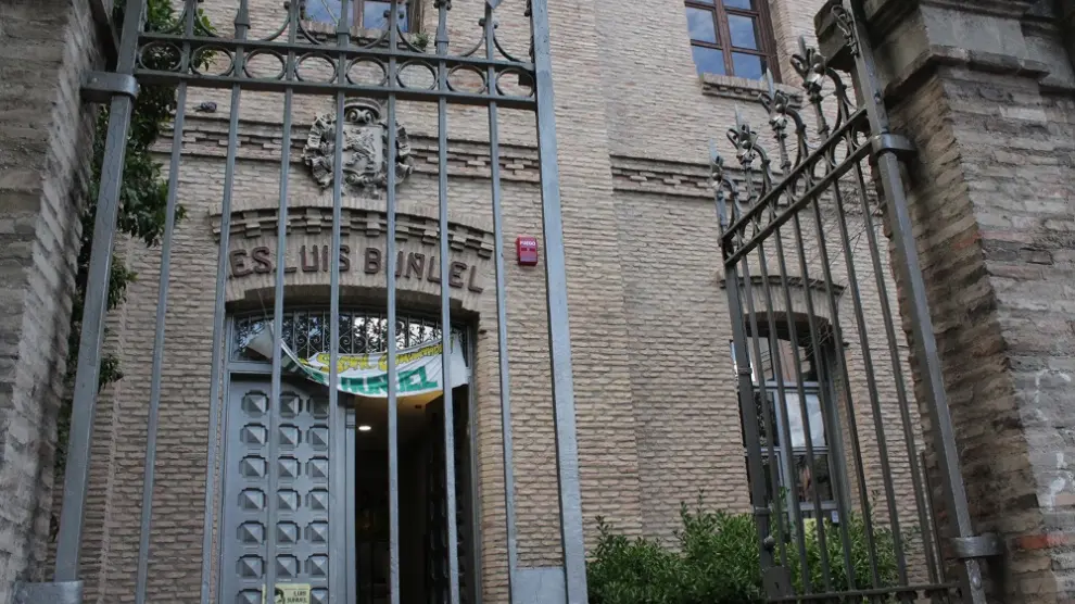La fachada del instituto Luis Buñuel.