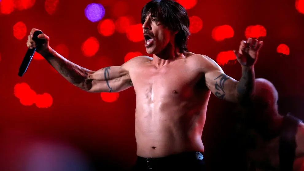Anthony Kiedis durante el concierto de la NFL Super Bowl.