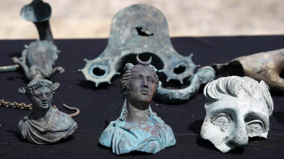 Hallan un tesoro de hace 1.600 años en un barco hundido en Israel