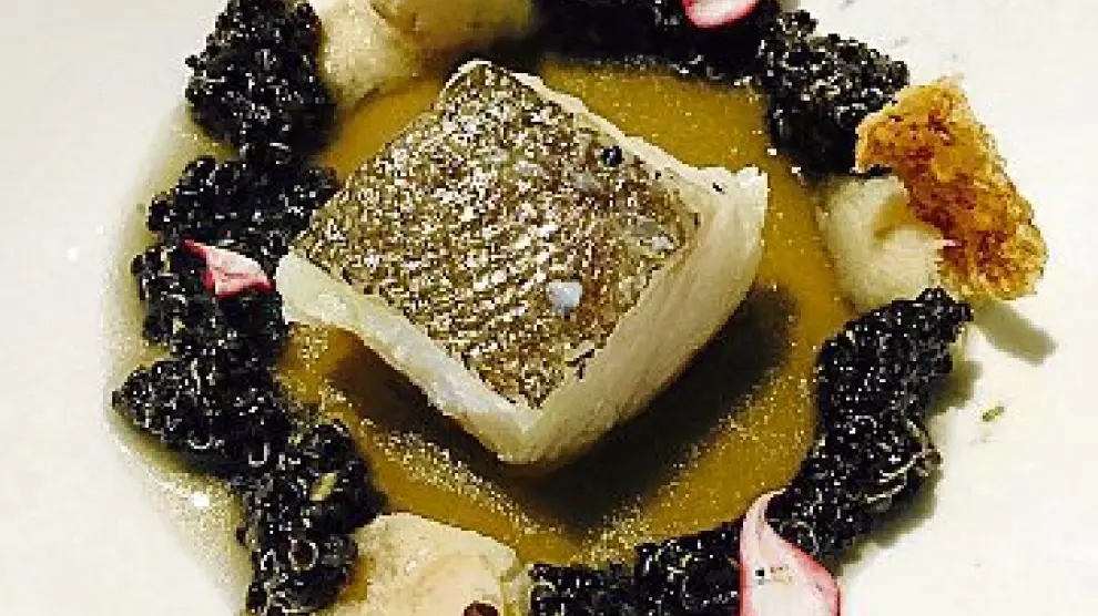 Taquito de bacalao confitado en cítricos con brandada y quinoa real.