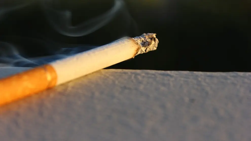 Los médicos denuncian que las terrazas cubiertas incumplen la ley del tabaco