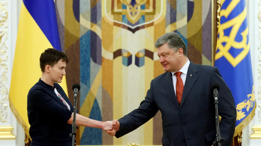Poroshenko recibe a la ucraniana indultada por Putin