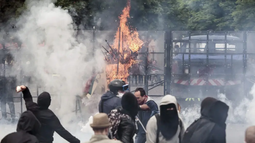 Disturbios en las protestas contra la reforma laboral en París.