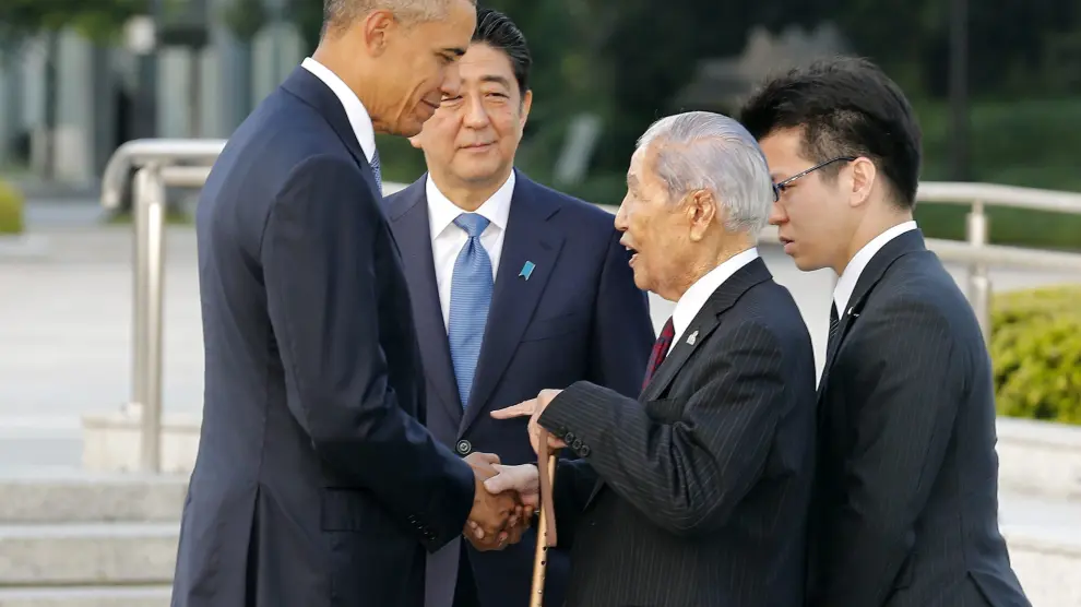 Obama saluda al superviviente de Hiroshima Sunao Tusboi, de 91 años.
