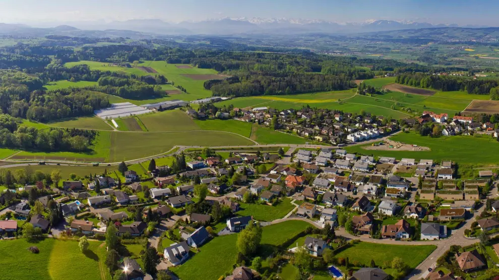 Imagen panorámica de la localidad suiza de Oberwil-Lieli.