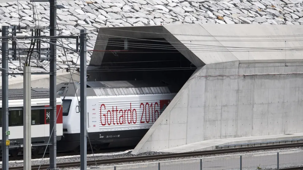 Inauguración del túnel ferroviario de San Gotardo en Suiza.