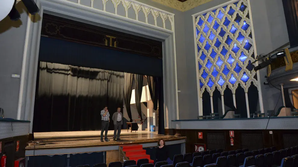 El escenario del Teatro Marín, decorado con motivos mudéjares, mejorará su equipamiento.