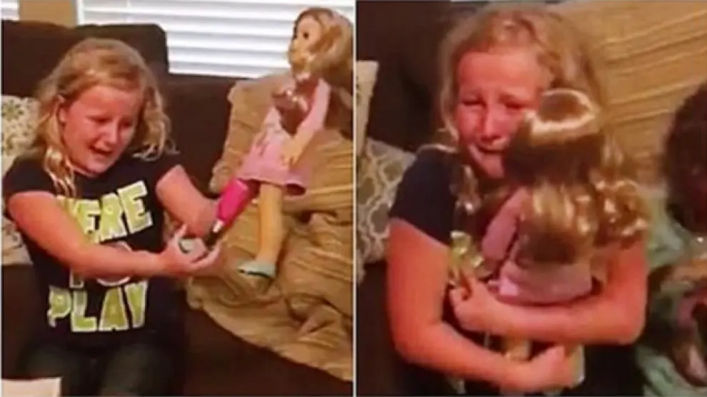 Una niña recibe una muñeca con una pierna biónica igual a la suya.