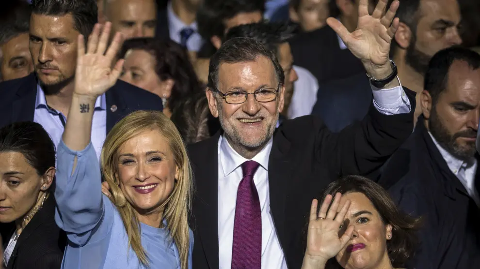 Mariano Rajoy, Cristina Cifuentes y Sáenz de Santamaría en un acto de campaña.