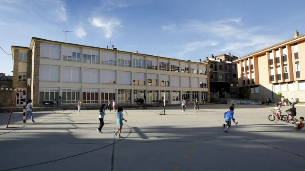 Fotografía de archivo del colegio de Navaleno