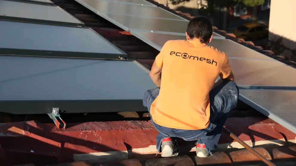 Instalación de paneles solares de Endef