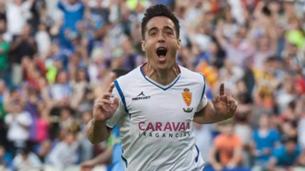 Pedro celebra eufóricamente el tanto que le marcó el año pasado a Las Palmas en La Romareda en el partido de ida de la promoción de ascenso, que ganó el Real Zaragoza 3-1.