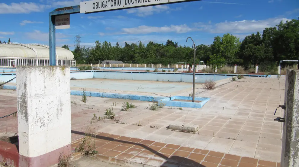 Piscinas abandonadas del Parque Deportivo Ebro.
