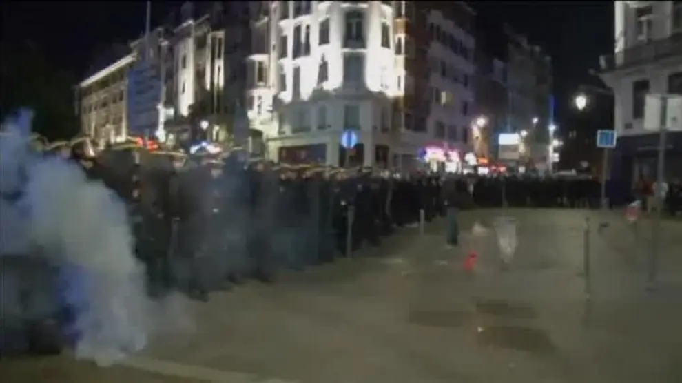 Francia arresta a 36 personas tras nuevos enfrentamientos entre aficionados en Lille