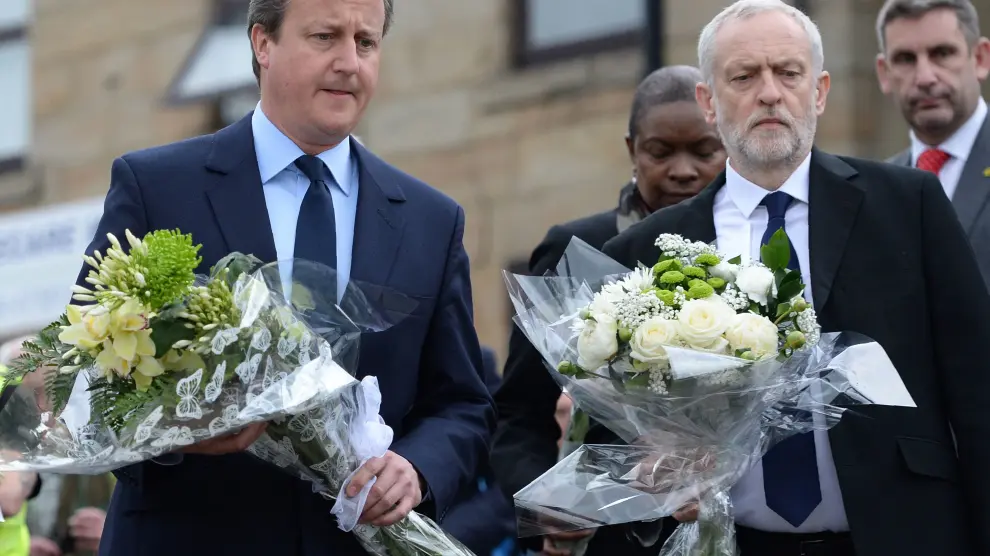 ?David Cameron y Jeremy Corbyn durante el homenaje a la diputada asesinada