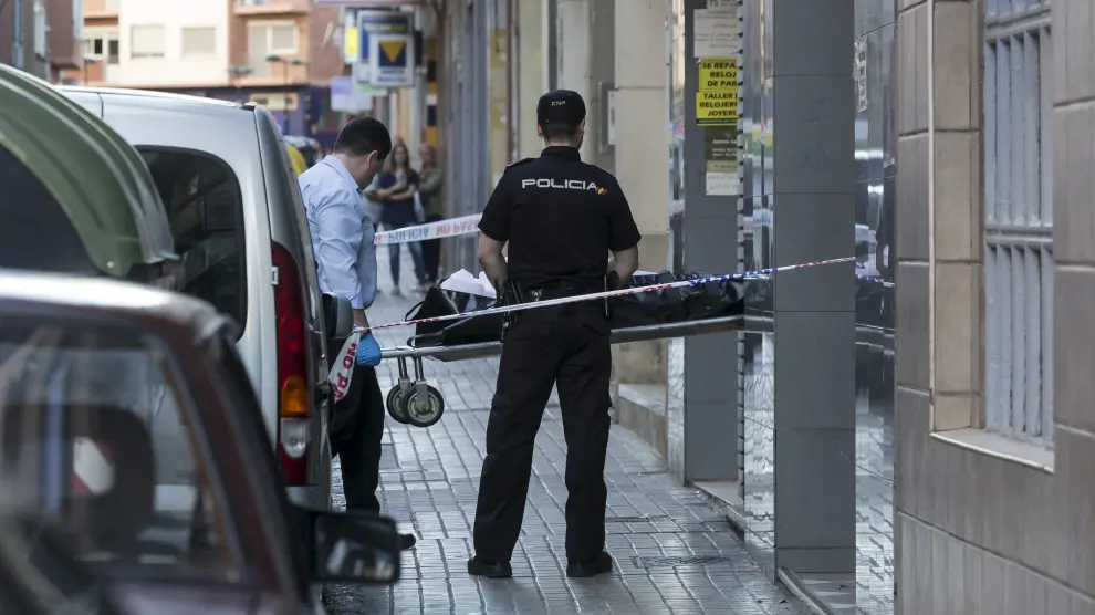 El cuerpo sin vida fue trasladado al Instituto de Medicina Legal de Aragón a las 21.00.