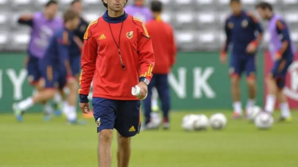 Luis Milla, en un entrenamiento con la selección española sub-21 en sus años como miembro del 'staff' técnico de la Federación Española.