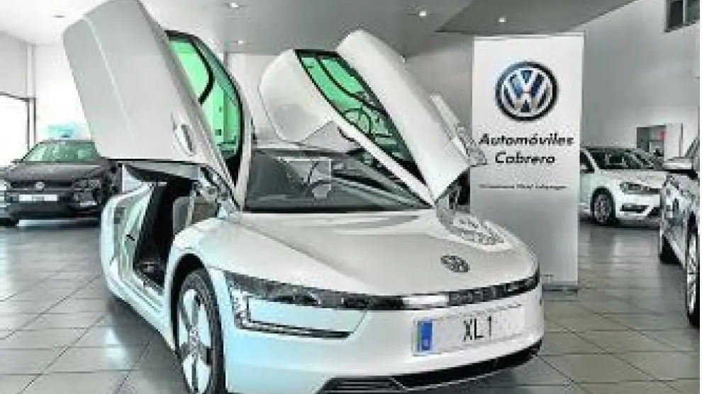 El Volkswagen XL1 expuesto en Huesca.